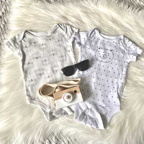 (💚4/$20) 2 baby onesies - Picture 1 of 1